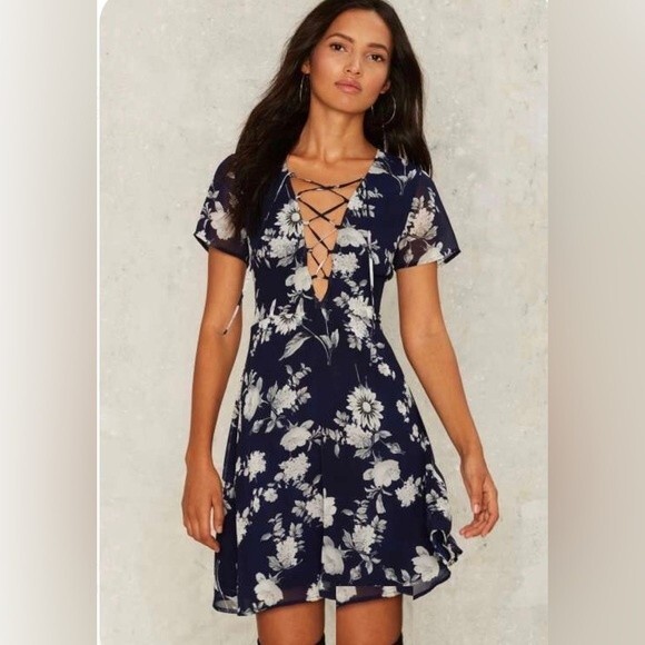Nordstrom Lucca Couture deep lace up Vneck navy floral dress size medium - Picture 1 of 10
